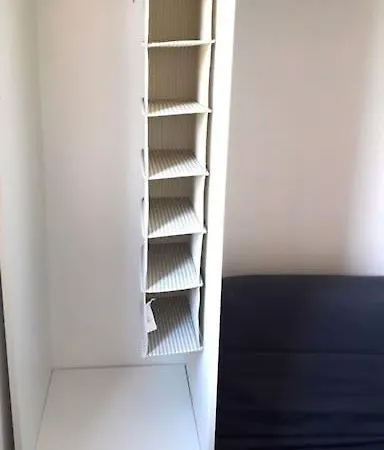 Studette Moderne, Cosy Et équipée En Plein Cœur De Versailles!