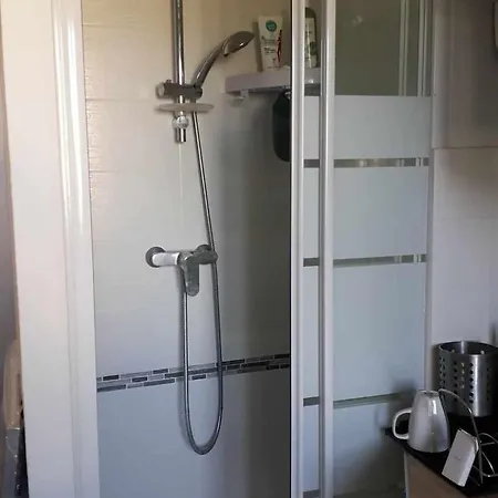 Studette Moderne, Cosy Et équipée En Plein Cœur De Versailles! * Versailles